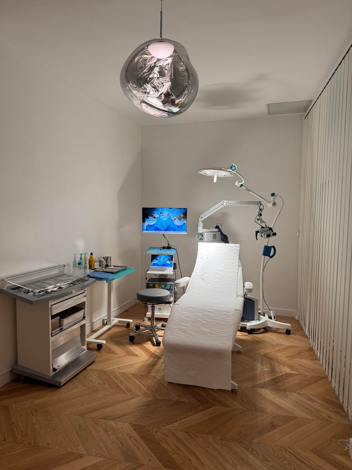 Salle d'examen ORL Paris 17 - Microscope radiofréquence ronflement Dr Niango 7 rue Marcel Renault